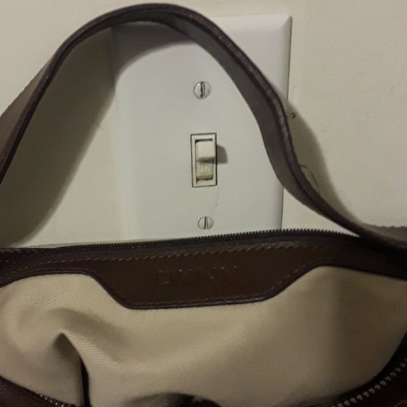 DKNY - Picture 2 of 2